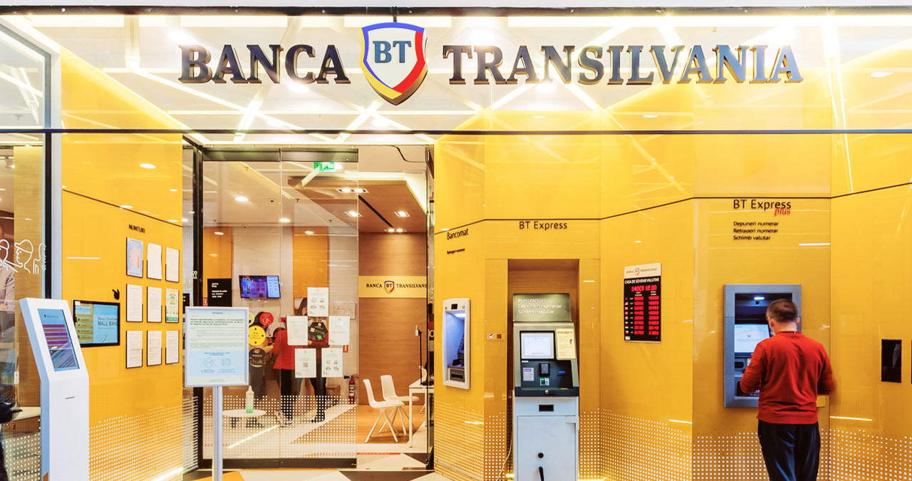 Contact Banca Transilvania (BT) în 2026: Telefon Call Center, card blocat și program sucursale 1 Utilizator sunand la numarul de contact Banca Transilvania BT pentru blocare card pierdut